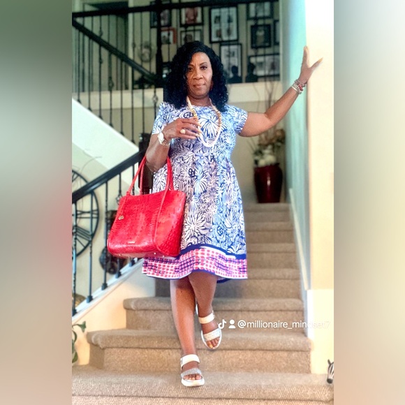 The love of a Bold Brahmin! A gorgeous coral bag, Wow! - Picture 4 of 13